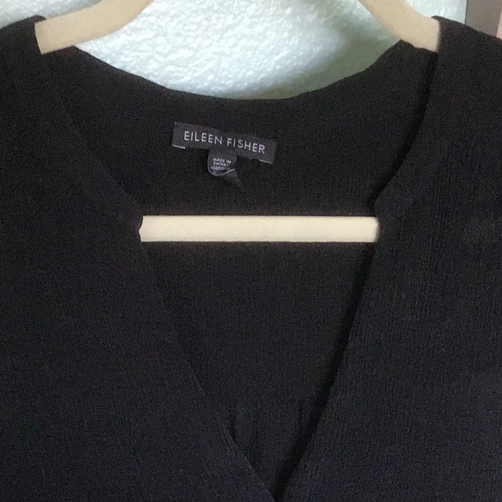 Beautiful sleeveless button down Eileen Fisher blouse